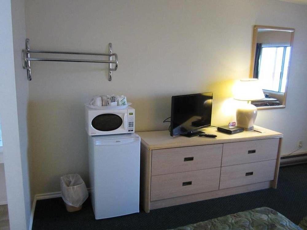 Westwood Motel 100 Mile House Extérieur photo