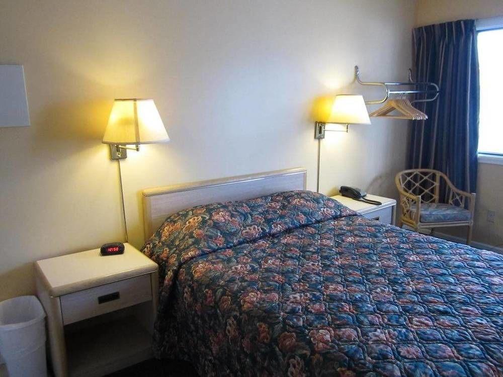 Westwood Motel 100 Mile House Extérieur photo