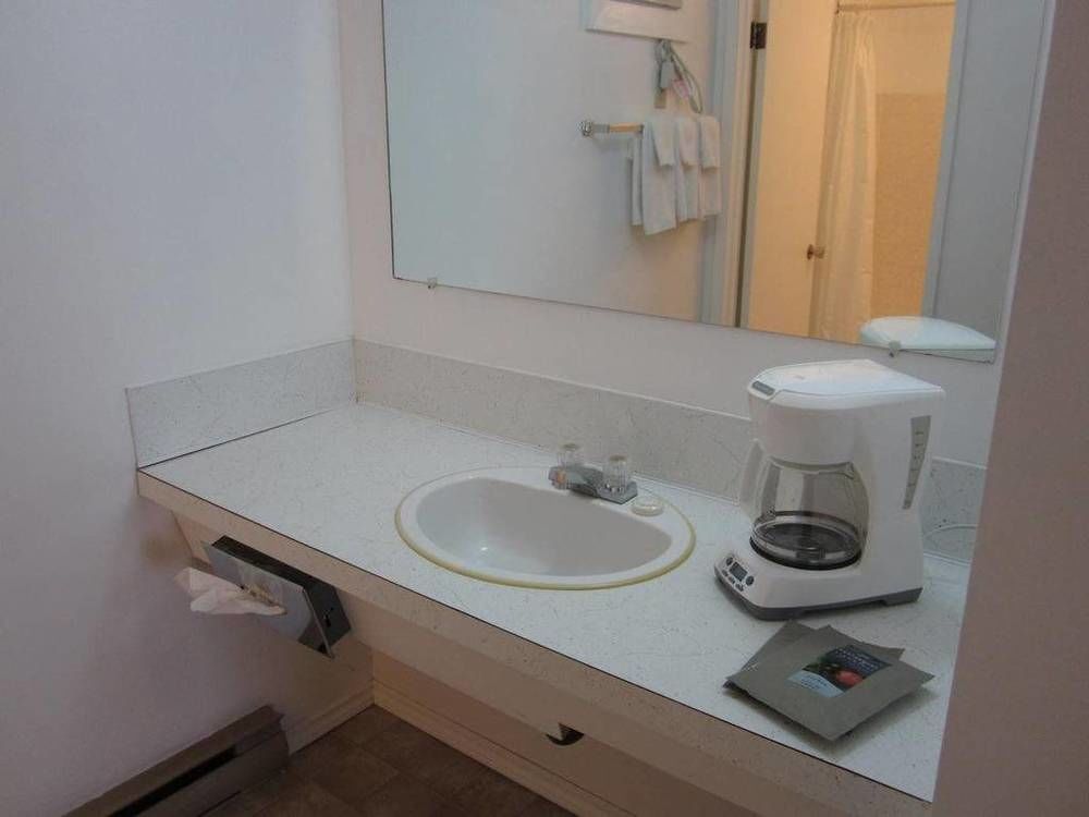 Westwood Motel 100 Mile House Extérieur photo