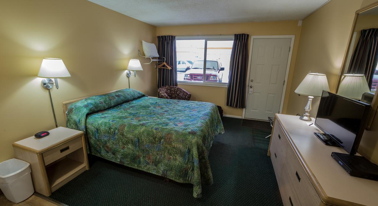 Westwood Motel 100 Mile House Extérieur photo