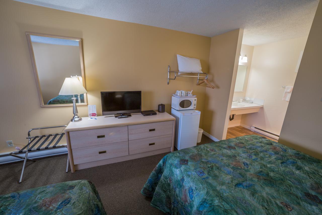 Westwood Motel 100 Mile House Extérieur photo
