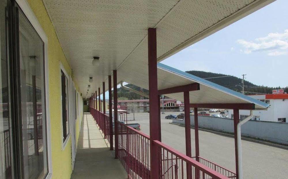 Westwood Motel 100 Mile House Extérieur photo