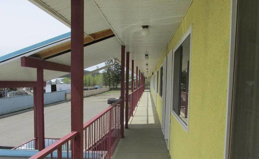 Westwood Motel 100 Mile House Extérieur photo
