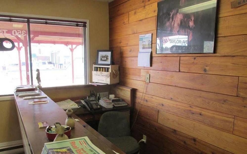Westwood Motel 100 Mile House Extérieur photo