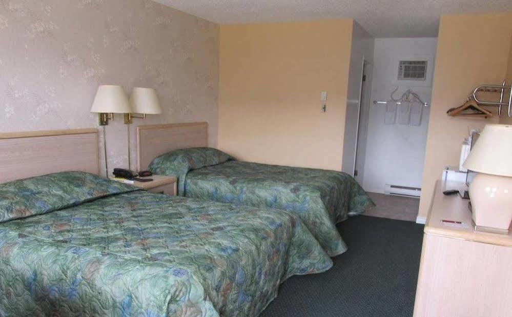 Westwood Motel 100 Mile House Extérieur photo