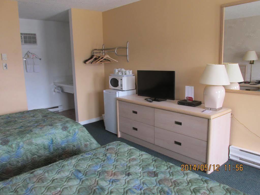 Westwood Motel 100 Mile House Extérieur photo