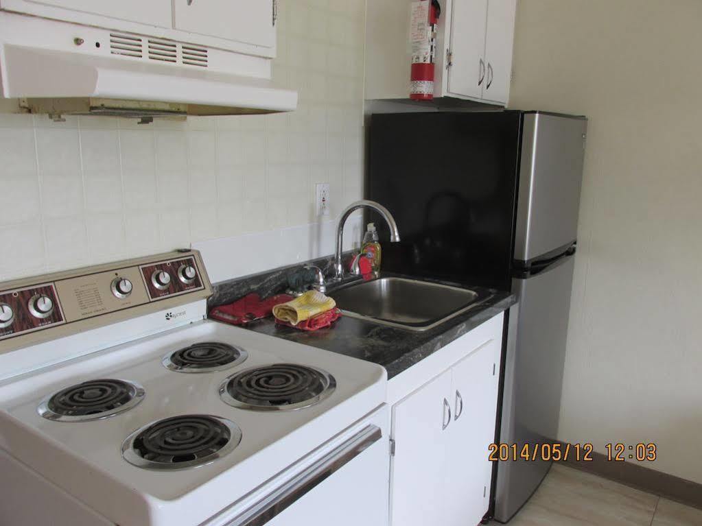 Westwood Motel 100 Mile House Extérieur photo