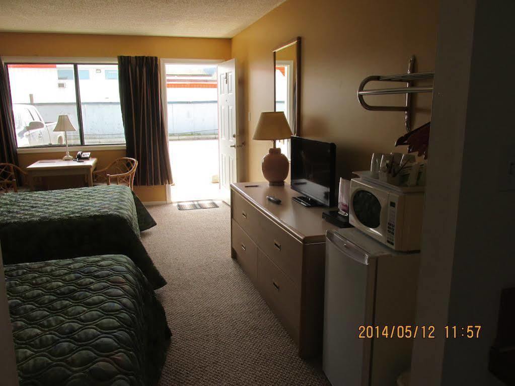 Westwood Motel 100 Mile House Extérieur photo