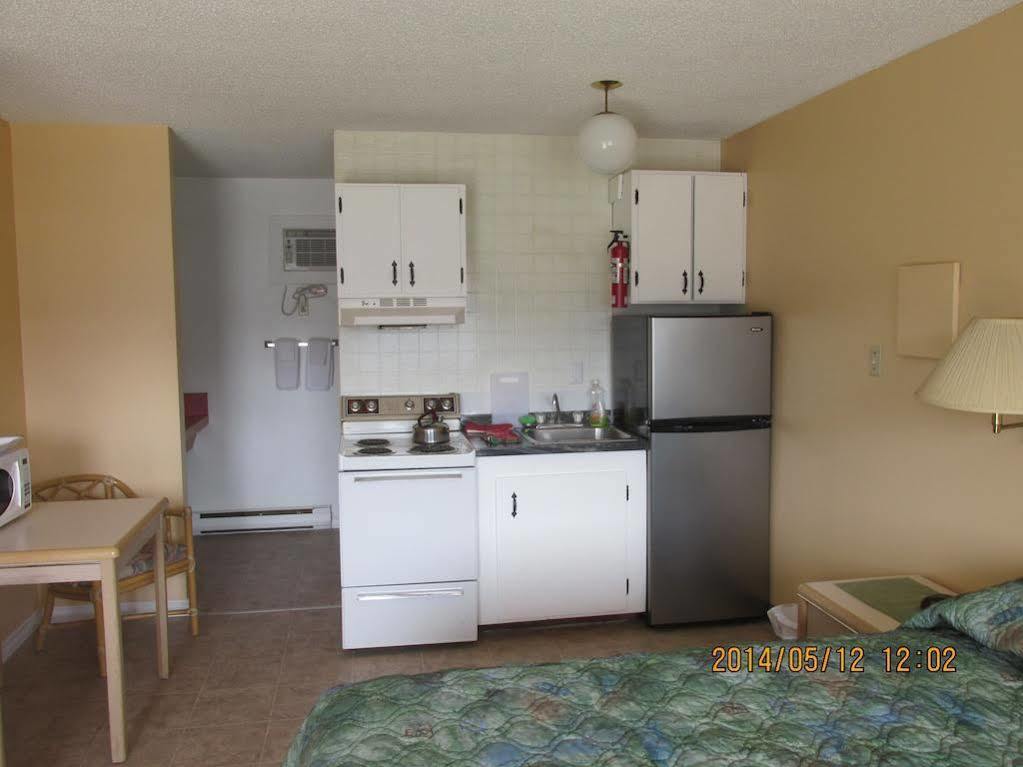 Westwood Motel 100 Mile House Extérieur photo