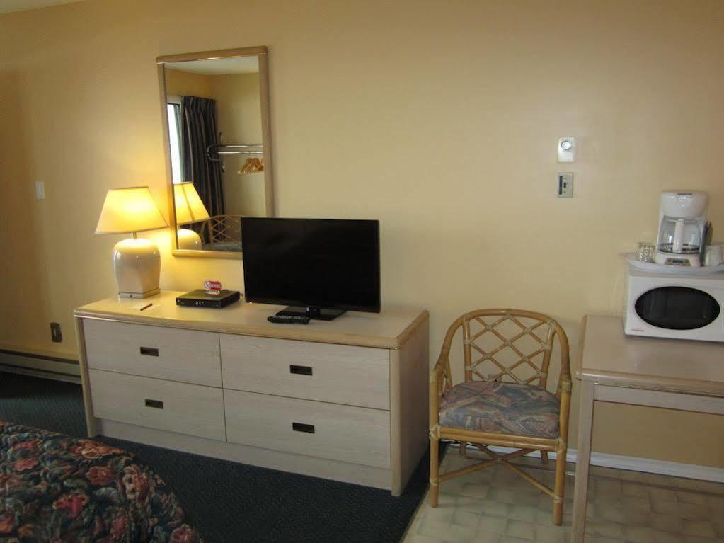 Westwood Motel 100 Mile House Extérieur photo