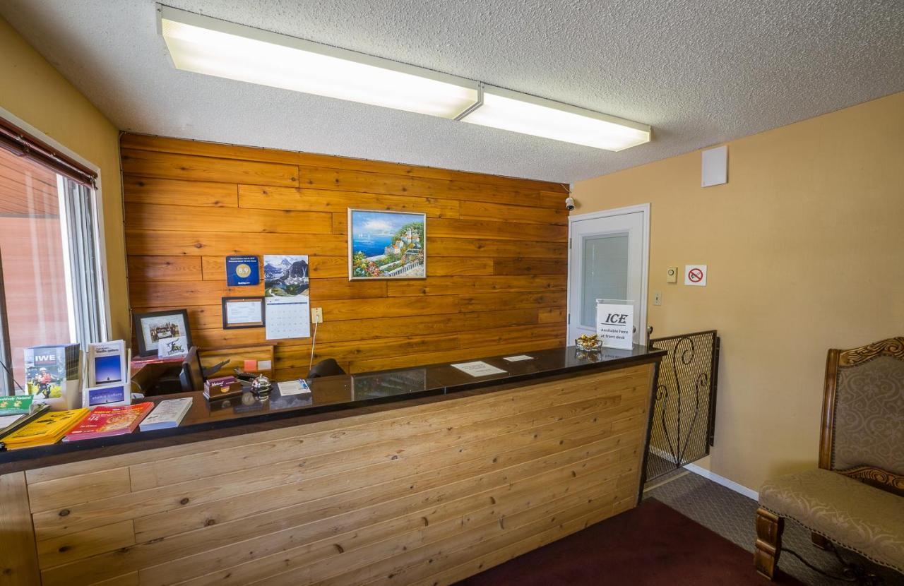 Westwood Motel 100 Mile House Extérieur photo