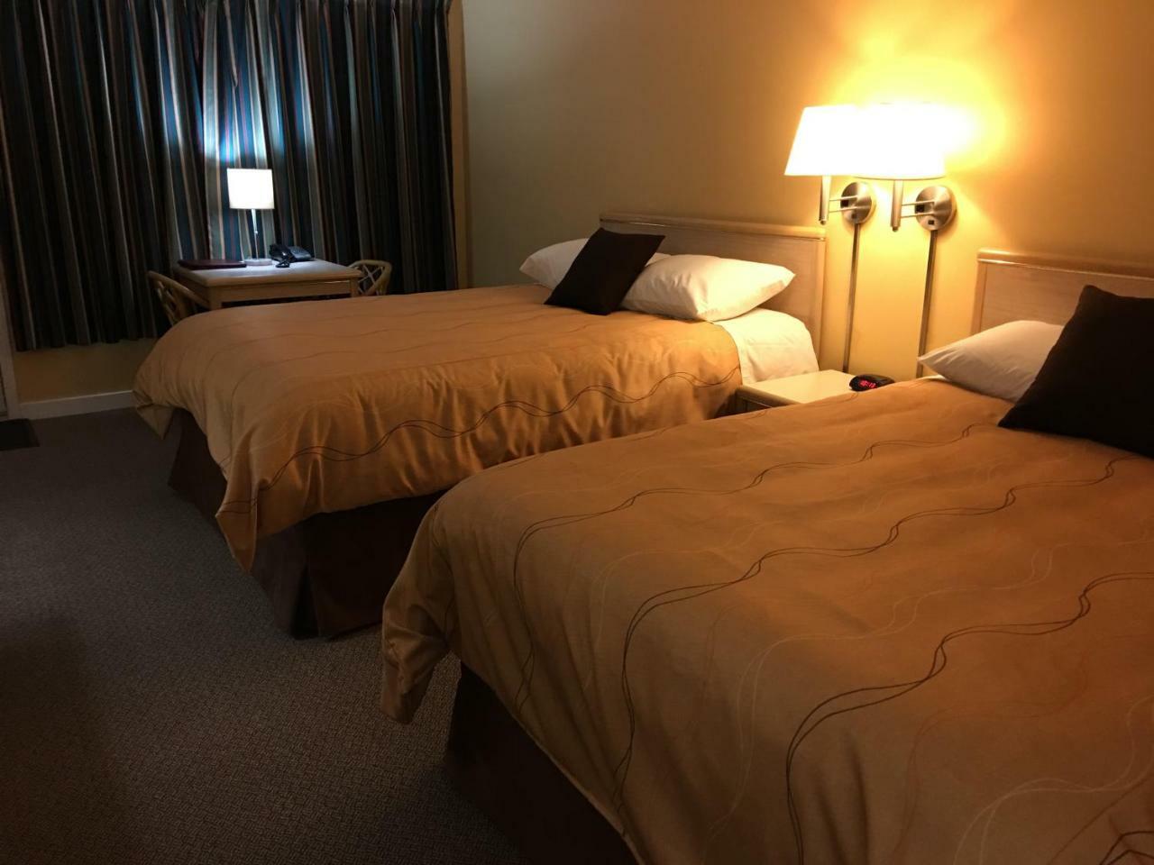 Westwood Motel 100 Mile House Extérieur photo